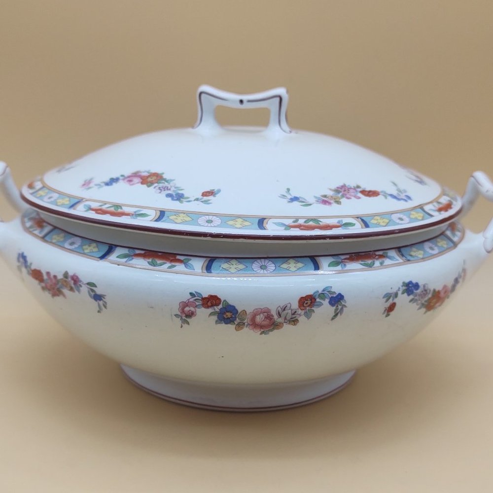 Vintage Covered Serving Dish by J & G Meakin